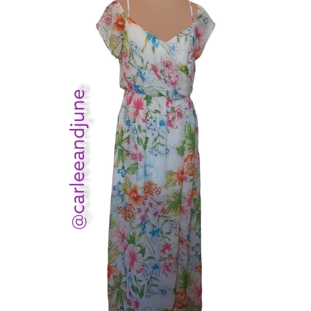 City Studio, floral, floor length dress. Size M. Pre-owned great condition.